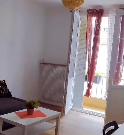Apartment Beau F3, Renove, Calme, En Plein Centre De Nimes