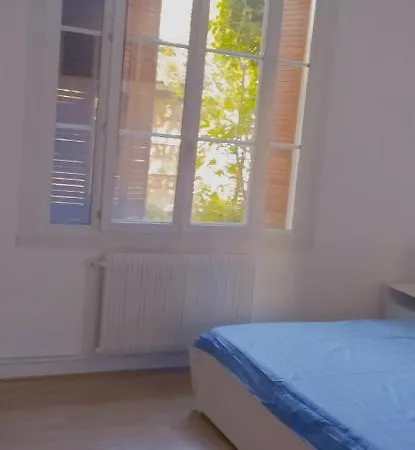 Apartment Beau F3, Renove, Calme, En Plein Centre De Nimes