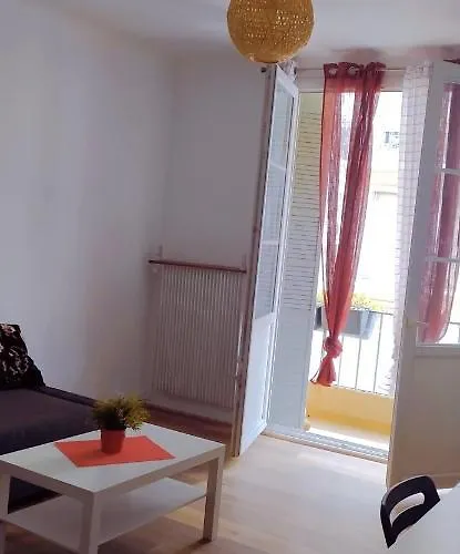 Lägenhet Beau F3, Renove, Calme, En Plein Centre De Nîmes