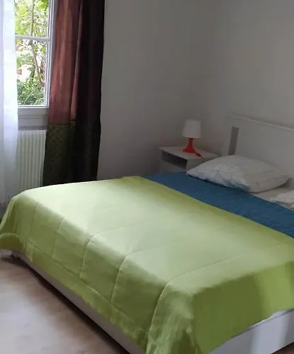 Beau F3, Renove, Calme, En Plein Centre De